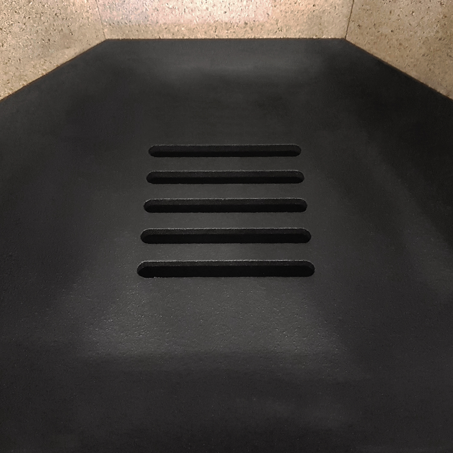 Justus Usedom 5 Kaminofen Stahl Schwarz / Sandstein-Verkleidung Justus Usedom 5 Kaminofen Stahl Schwarz / Sandstein-Verkleidung