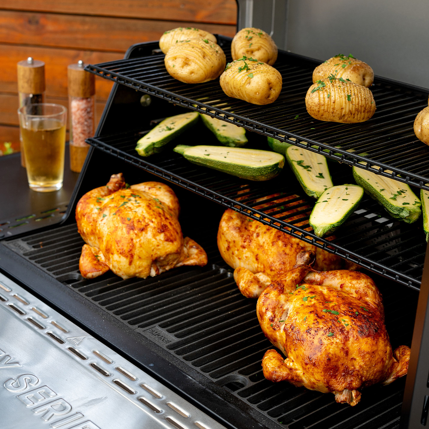 Masterbuilt Gravity Series 1150 Digitaler Holzkohlegrill & Smoker Masterbuilt Gravity Series 1150 Digitaler Holzkohlegrill & Smoker
