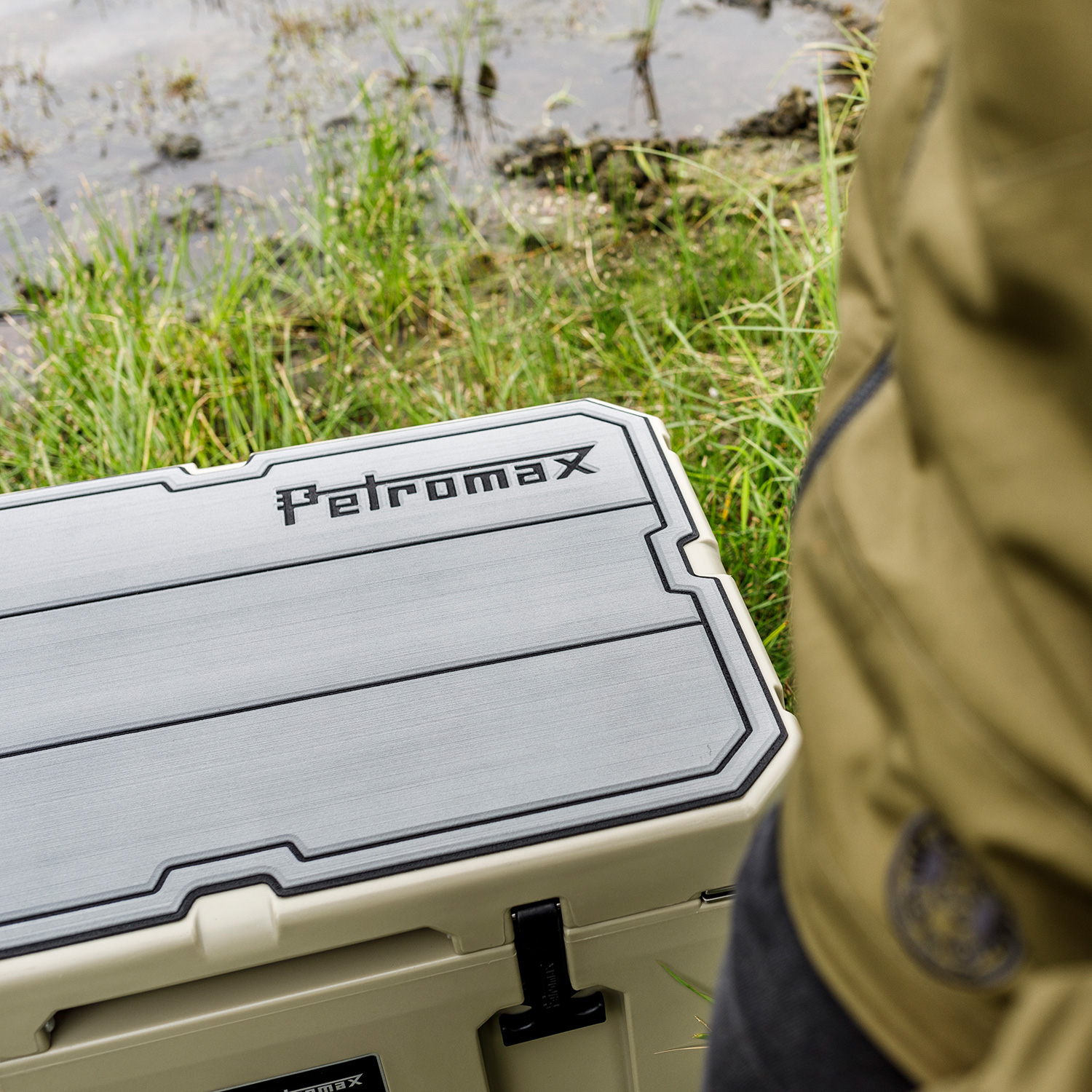Petromax Haft-Auflage für Kühlbox kx50 Grau mit Linien