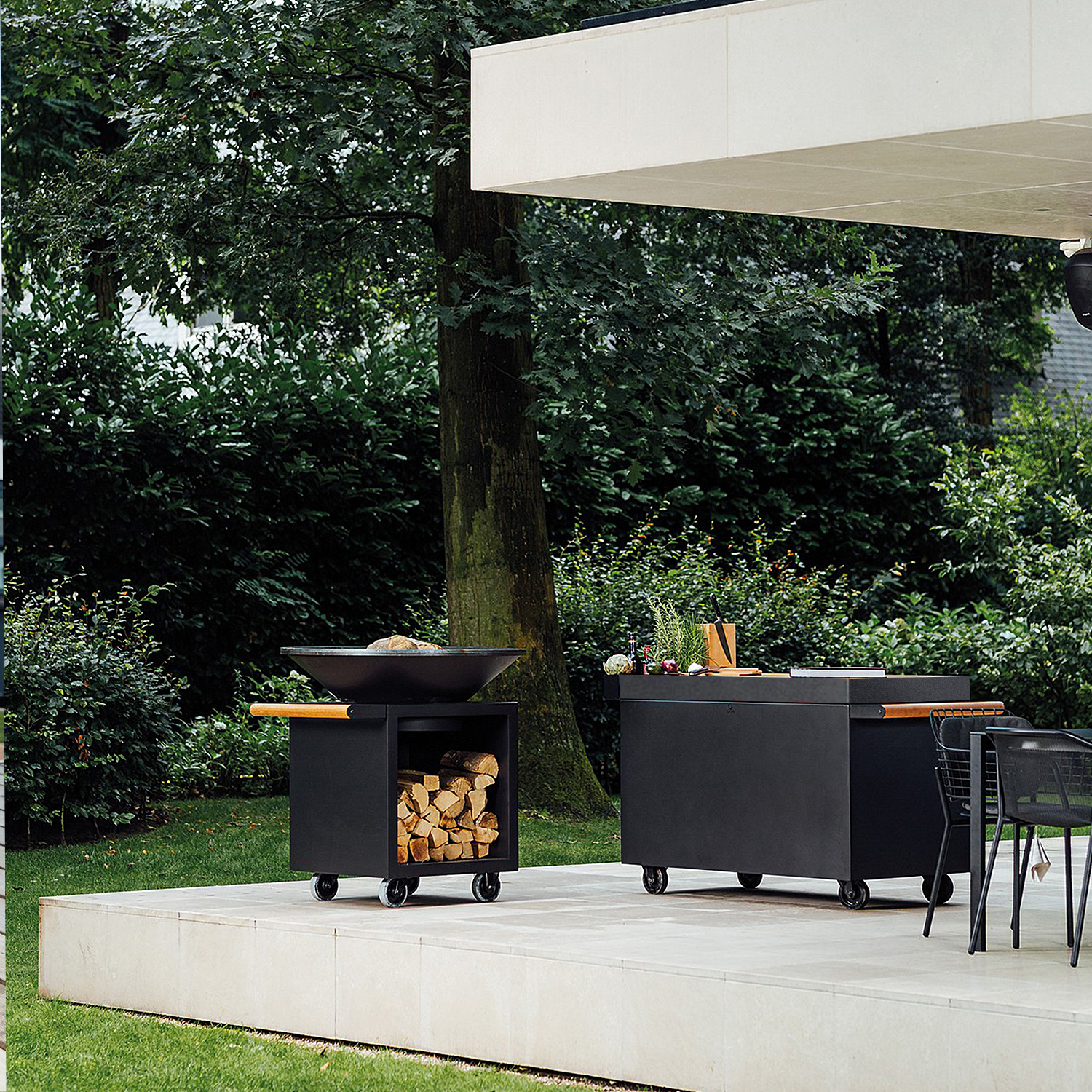 OFYR Sockel Black 135 PRO mit Arbeitsplatte Keramik OFYR Sockel Black 135 PRO mit Arbeitsplatte Keramik