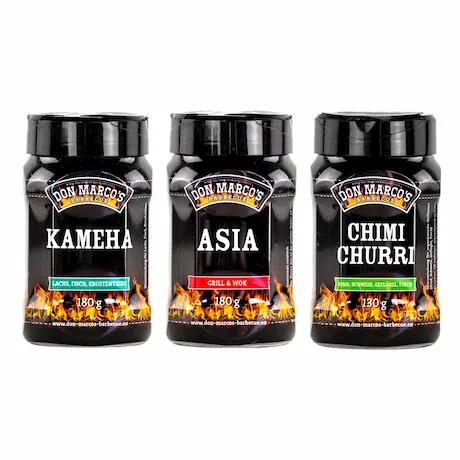 Drei Gewürzdosen mit den Bezeichnungen Kameha, Asia und Chimi Churri