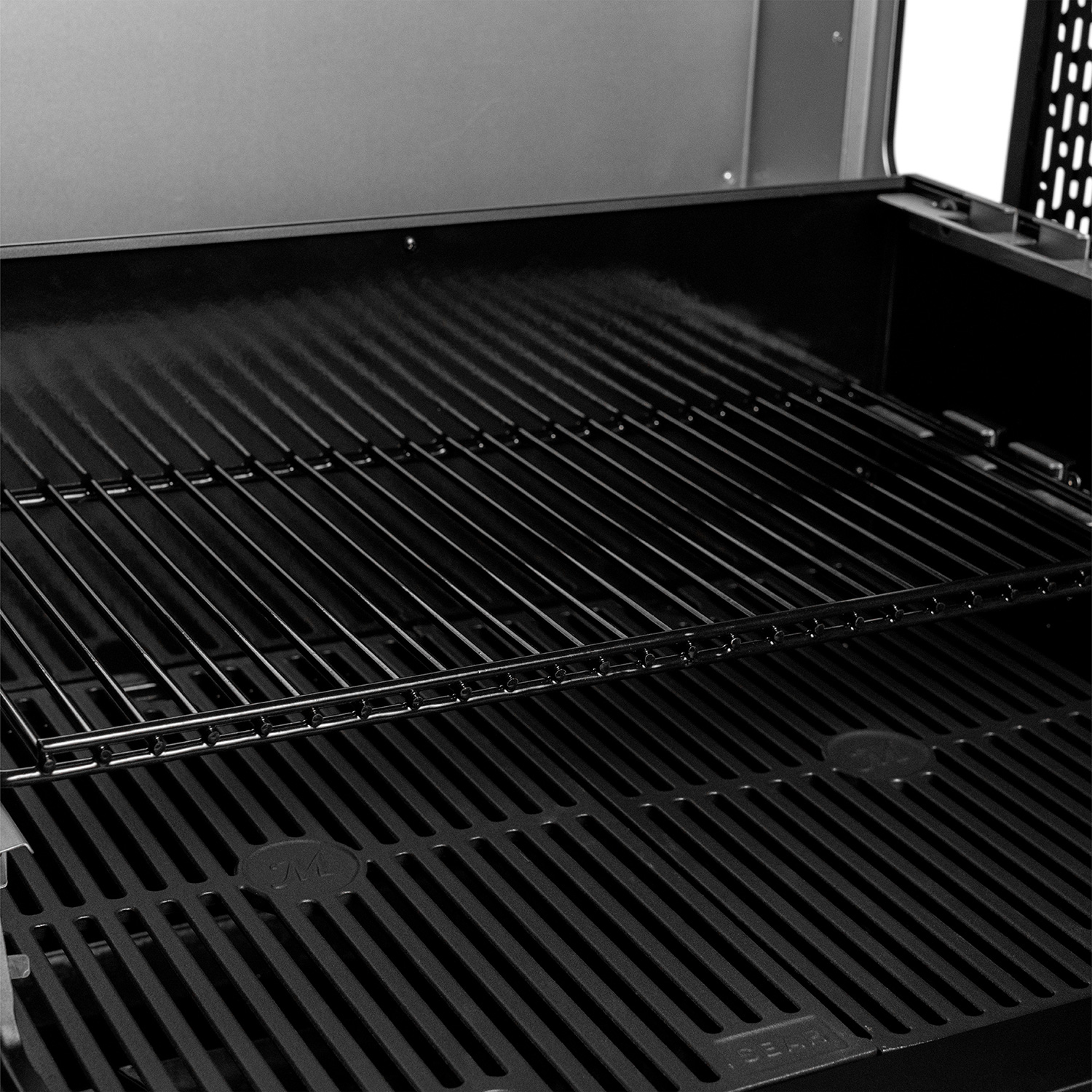 Masterbuilt Gravity Series 600 Digitaler Holzkohlegrill & Smoker