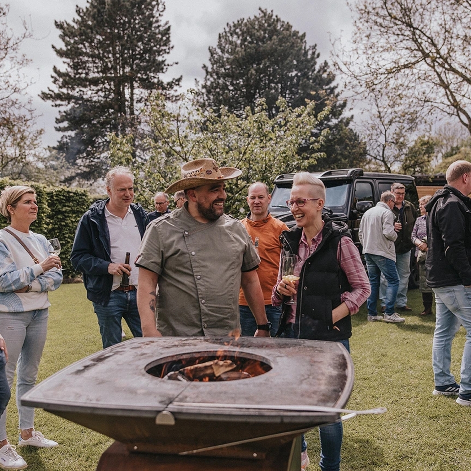 Moesta One Fireplace Corten mit Guss Grillplatte