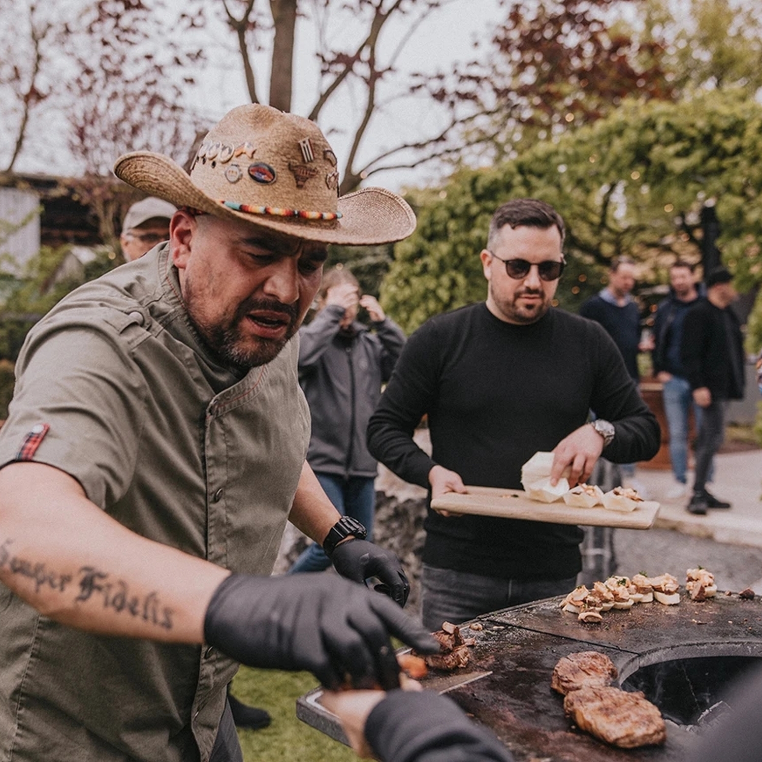 Moesta One Fireplace Naturstein Kanfanar mit Lavastein Grillplatte