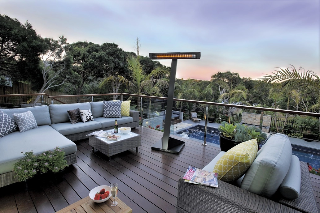 heatstrip-infrarot-heizstrahler-freistehend-auf-einer-terrasse