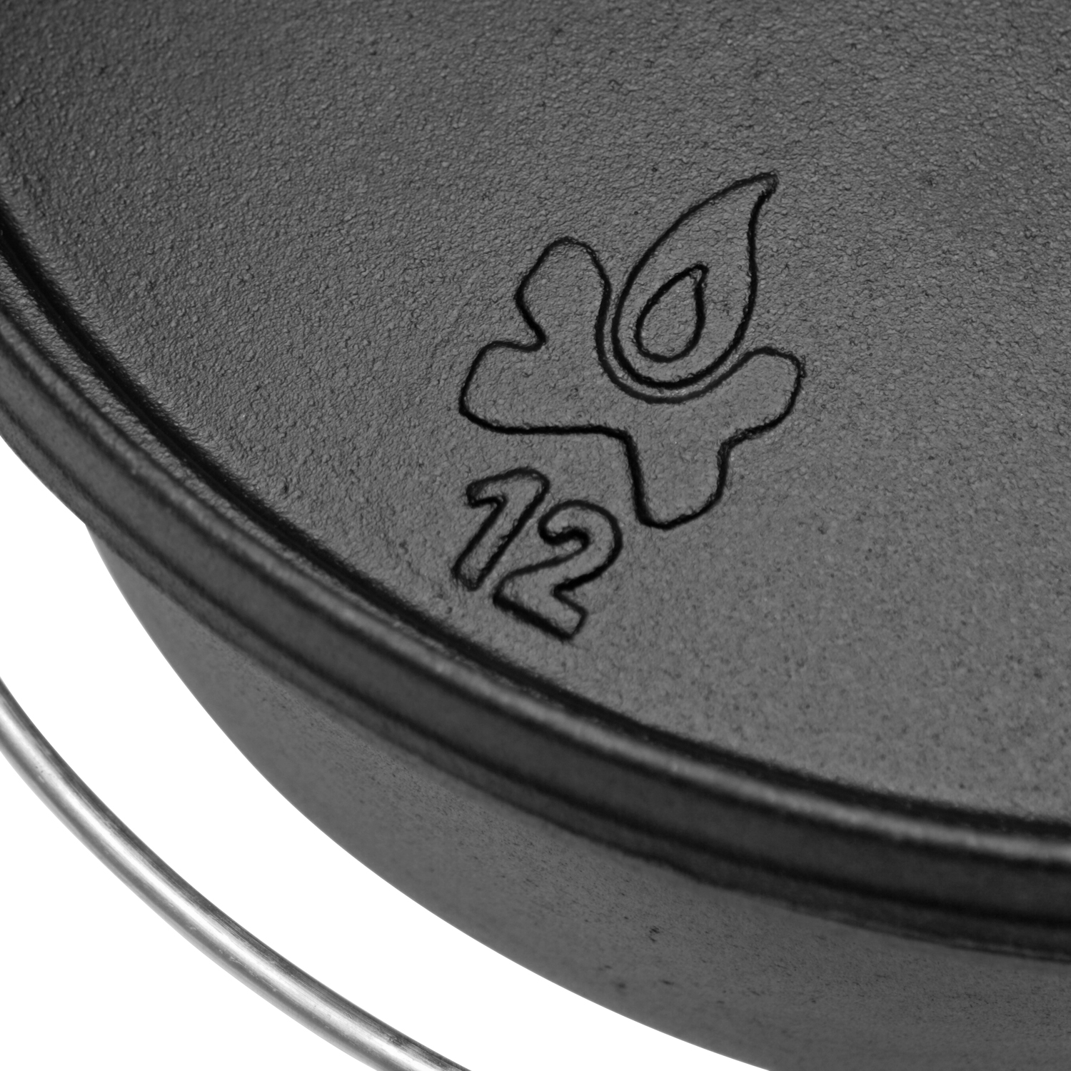 Camp Chef Classic Dutch Oven SDO-12 + Cast Iron Pfanne 30 cm + Deckel Camp Chef Classic Dutch Oven SDO-12 + Cast Iron Pfanne 30 cm + Deckel