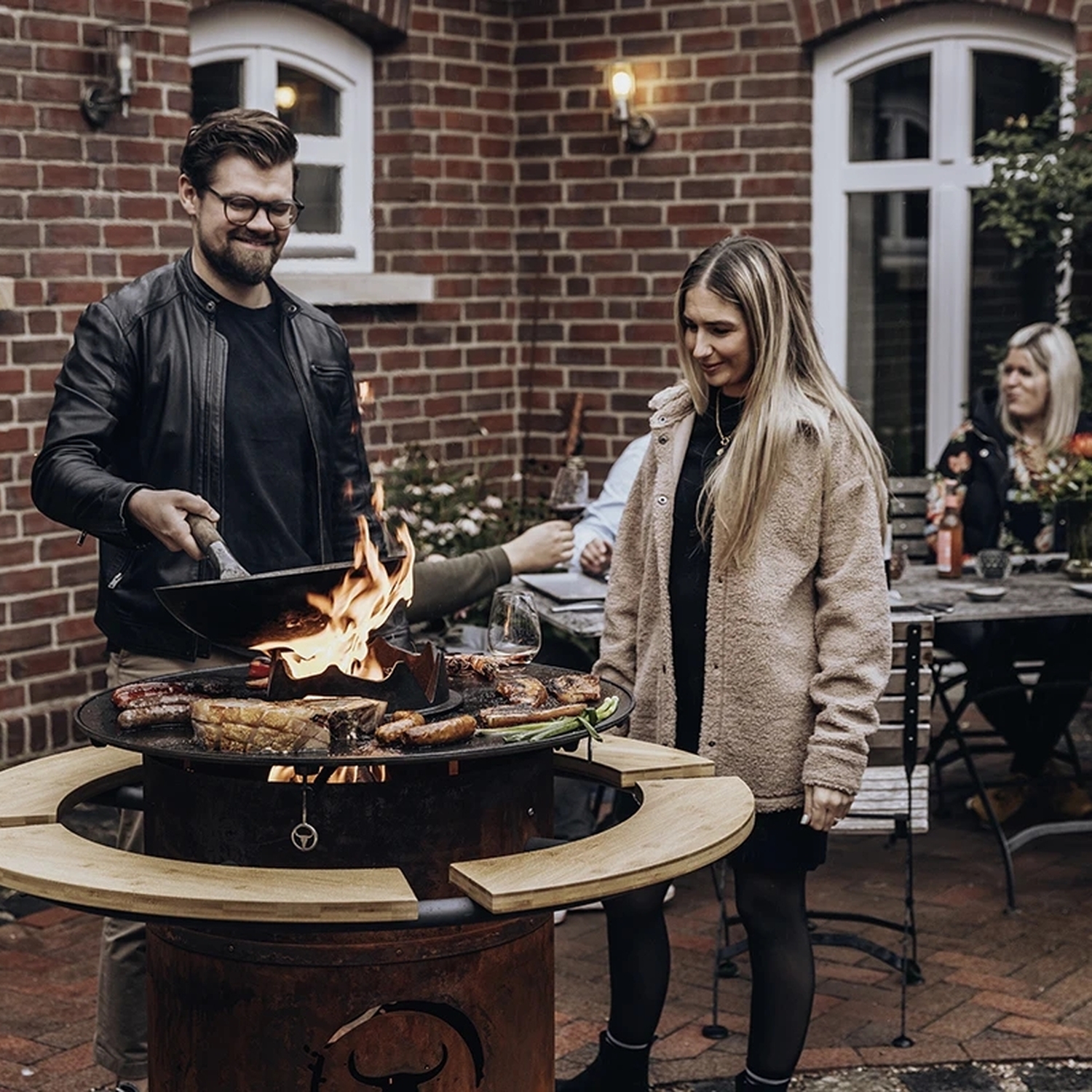 Moesta Bandit FirePlace inkl. Ablagen PaperPlank schwarz und BBQ-Disk