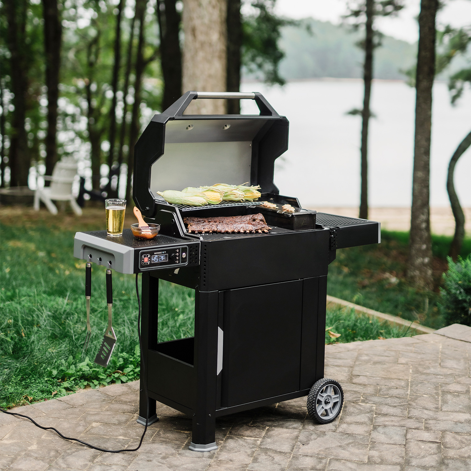 Masterbuilt AutoIgnite Series 545 Digitaler Smoker und Holzkohlegrill