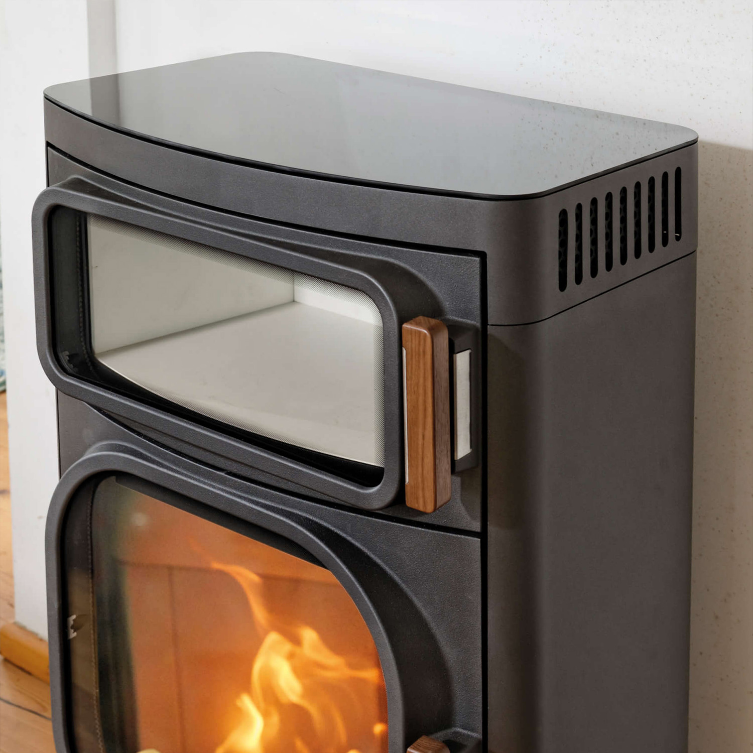 Austroflamm Heidi Back Kaminofen Stahl Schwarz RR hinten 2022 RESTPOSTEN + 1 m³ Kaminholz gratis