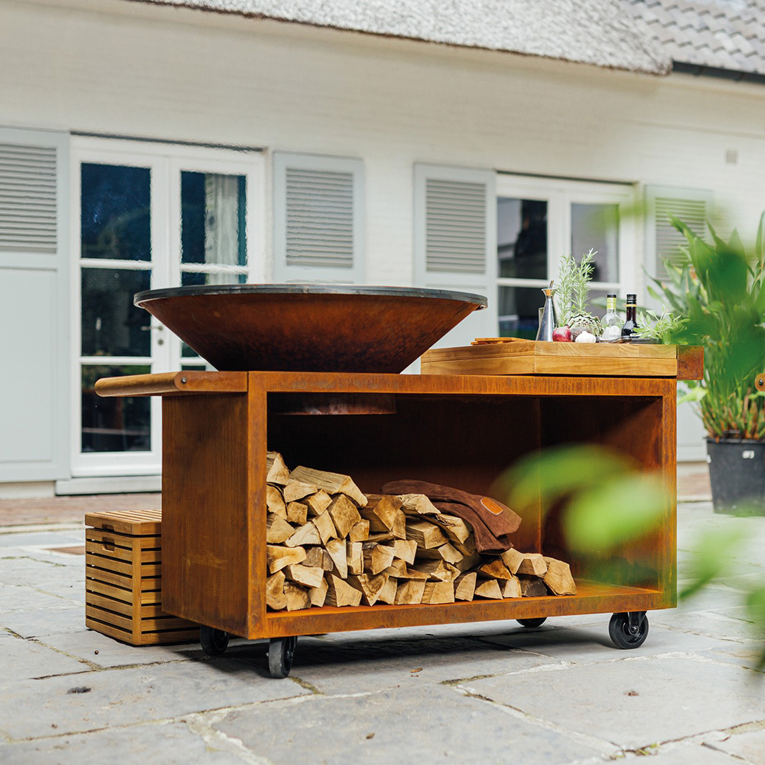 OFYR Island Corten 100 PRO Grill & Feuerstelle mit Arbeitsplatte Teakholz OFYR Island Corten 100 PRO Grill & Feuerstelle mit Arbeitsplatte Teakholz