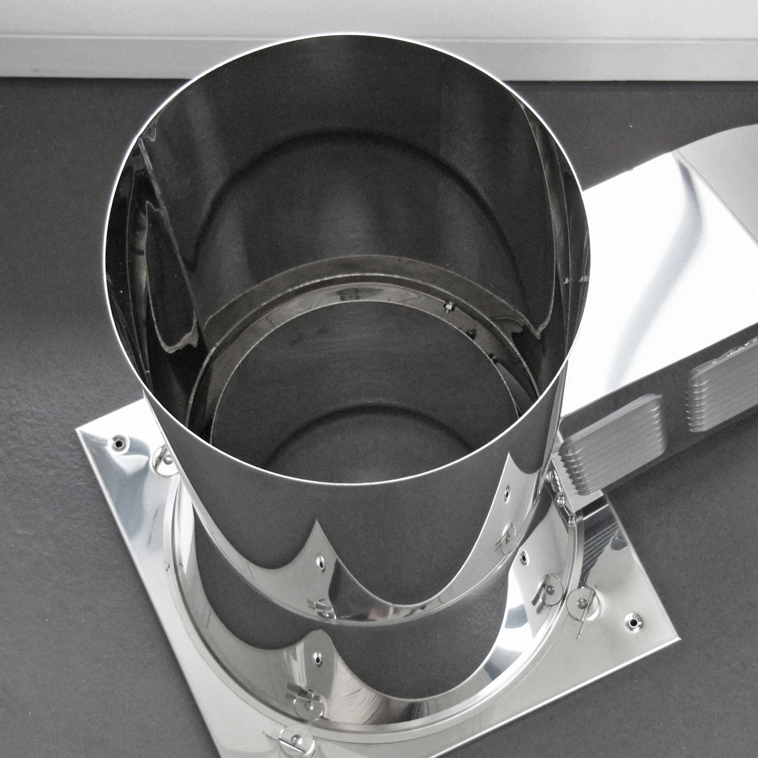 Rauchgasventilator GCK150 mit Bodenplatte + 12-Stufen-Regler Aufputz Rauchgasventilator GCK150 mit Bodenplatte + 12-Stufen-Regler Aufputz