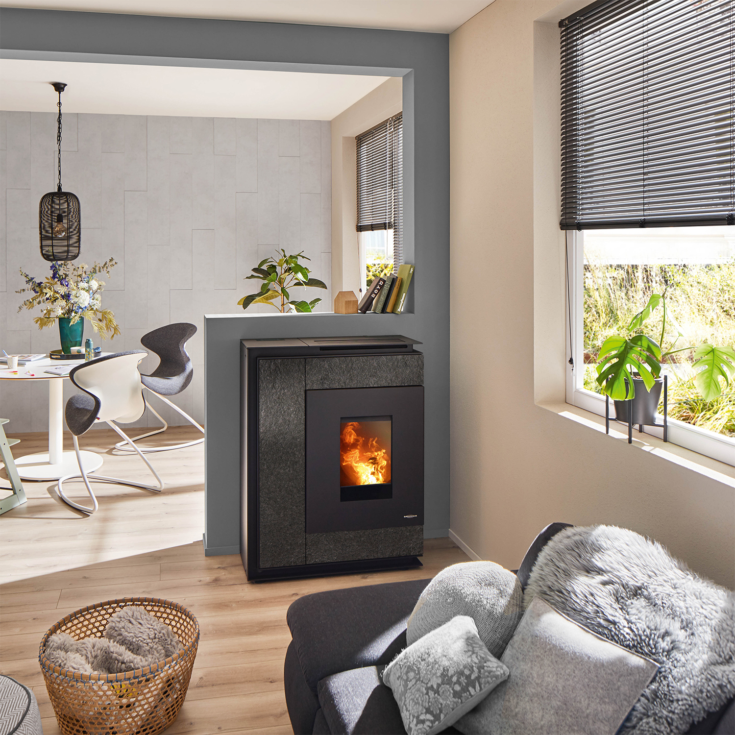 Oranier Boreas II Pelletofen Stahl Schwarz / Sintered Stone Schiefer, Rauchrohr hinten Oranier Boreas II Pelletofen Stahl Schwarz / Sintered Stone Schiefer, Rauchrohr hinten