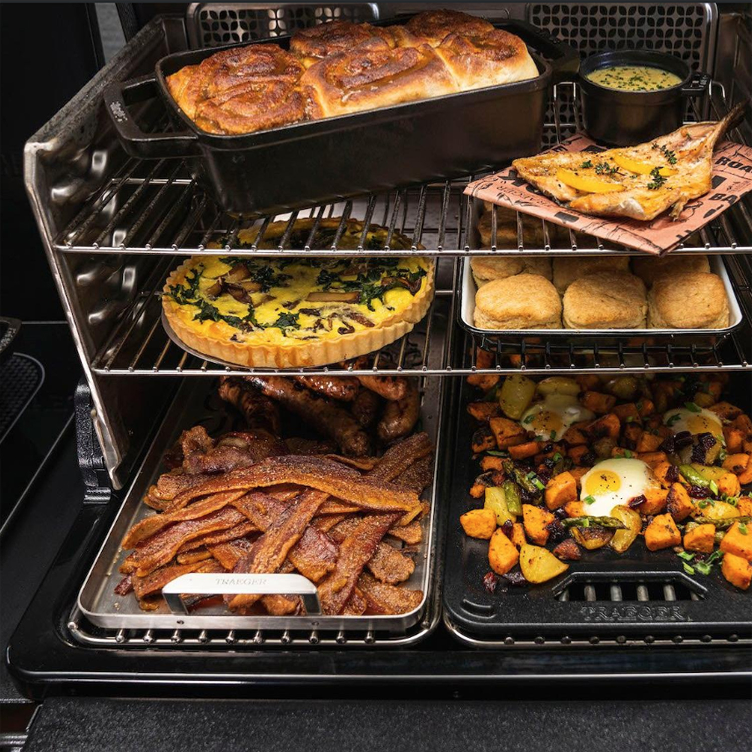 Traeger Timberline inkl. Abdeckhaube, klappbare Frontablage & 9kg Pellets