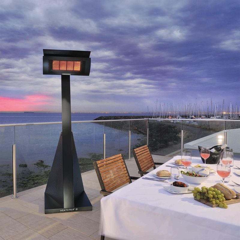 Heatstrip Gas-Standheizer 50 mbar tragbar Outdoor auf einer Restaurant-Terrasse